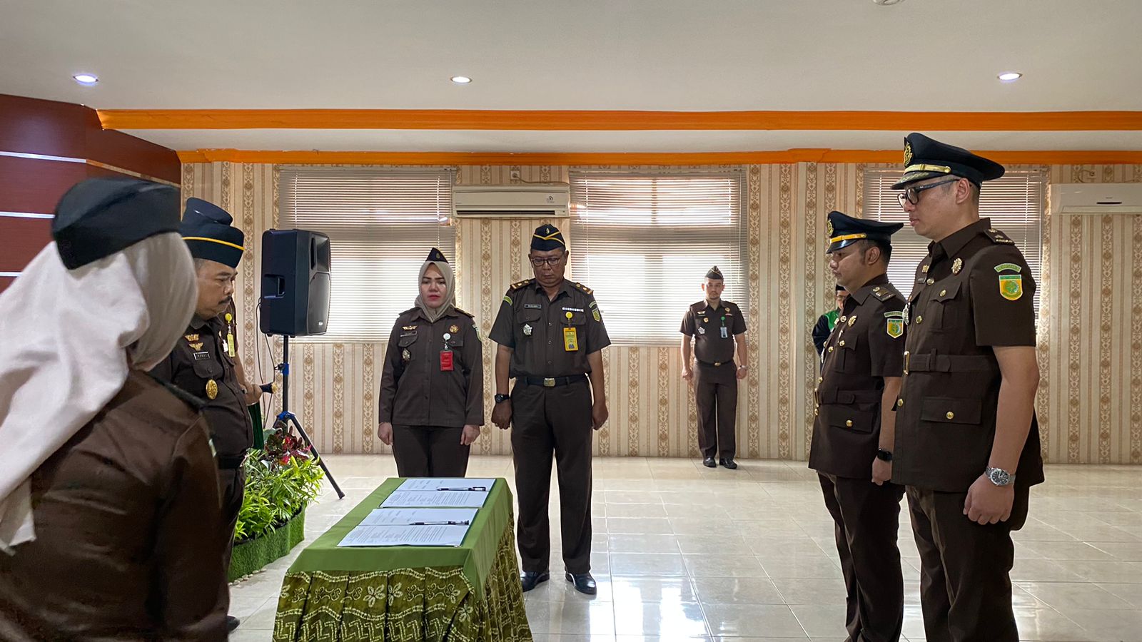 PELANTIKAN DAN SERAH TERIMA JABATAN PADA PEJABAT ESELON IV BIDANG PIDUM DAN PIDSUS DI LINGKUNGAN KEJARI BANJAR